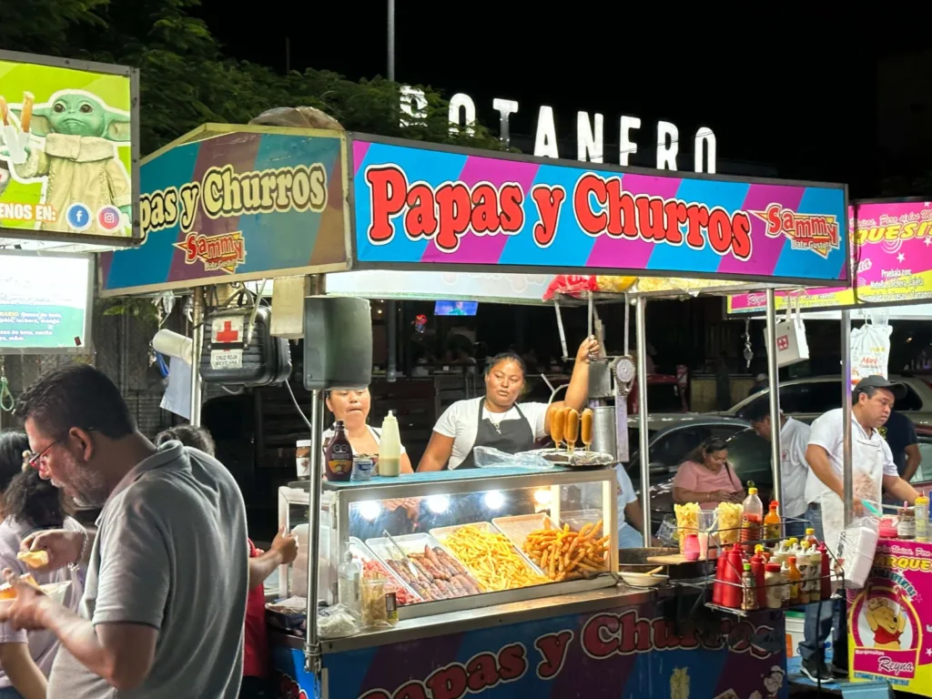 Papas y churros en el Parque de las Palapas de Cancún