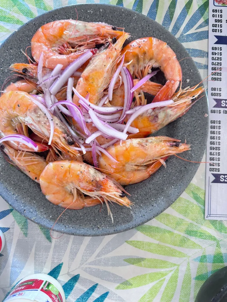 Camarones para pelar en el Restaurante La Tuna durante mis vacaciones en Mazatlán